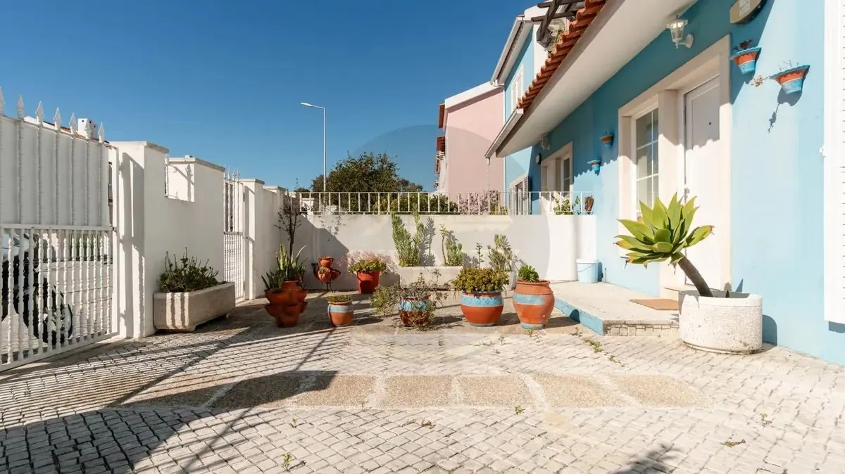 Moradia em Banda – Quinta Santa Teresinha – Sarilhos Pequenos
