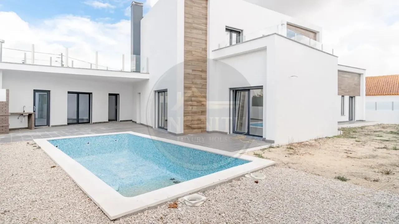 Moradia T4 Contemporânea com Piscina Brejos de Azeitão