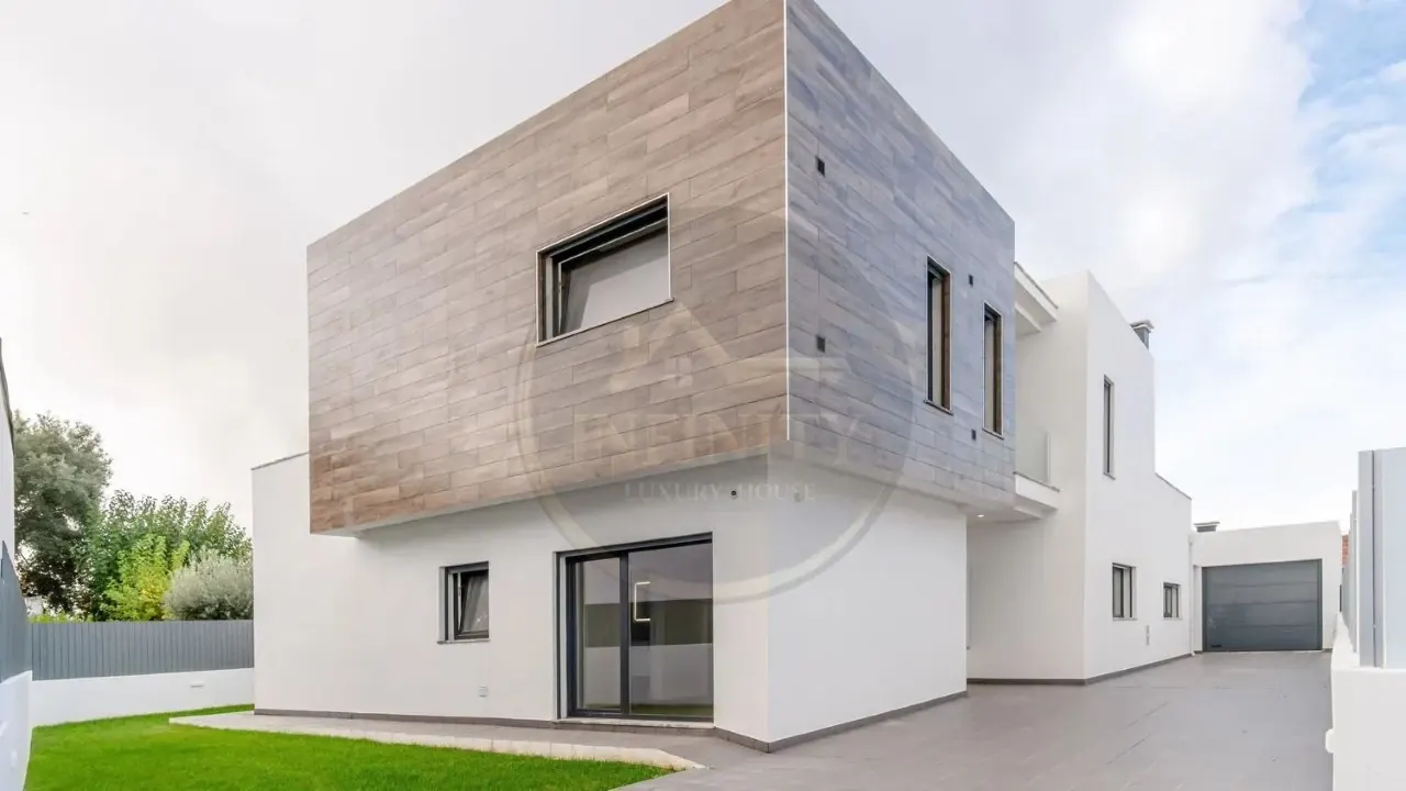 Moradia T4 Nova com Piscina Brejos de Azeitão